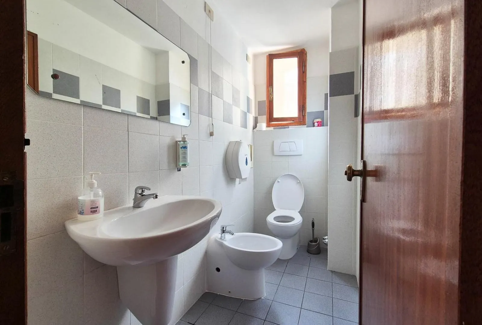 Helvetia Pisa Tower Guest House Italy