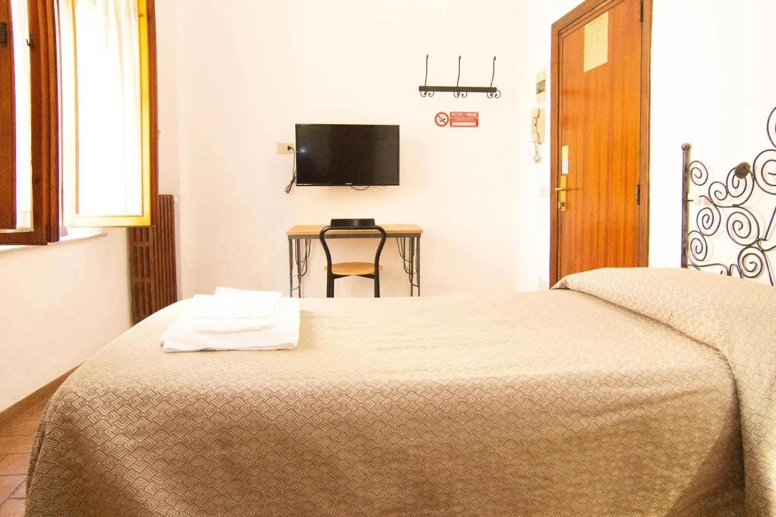 Helvetia Pisa Tower Guest House Hotel